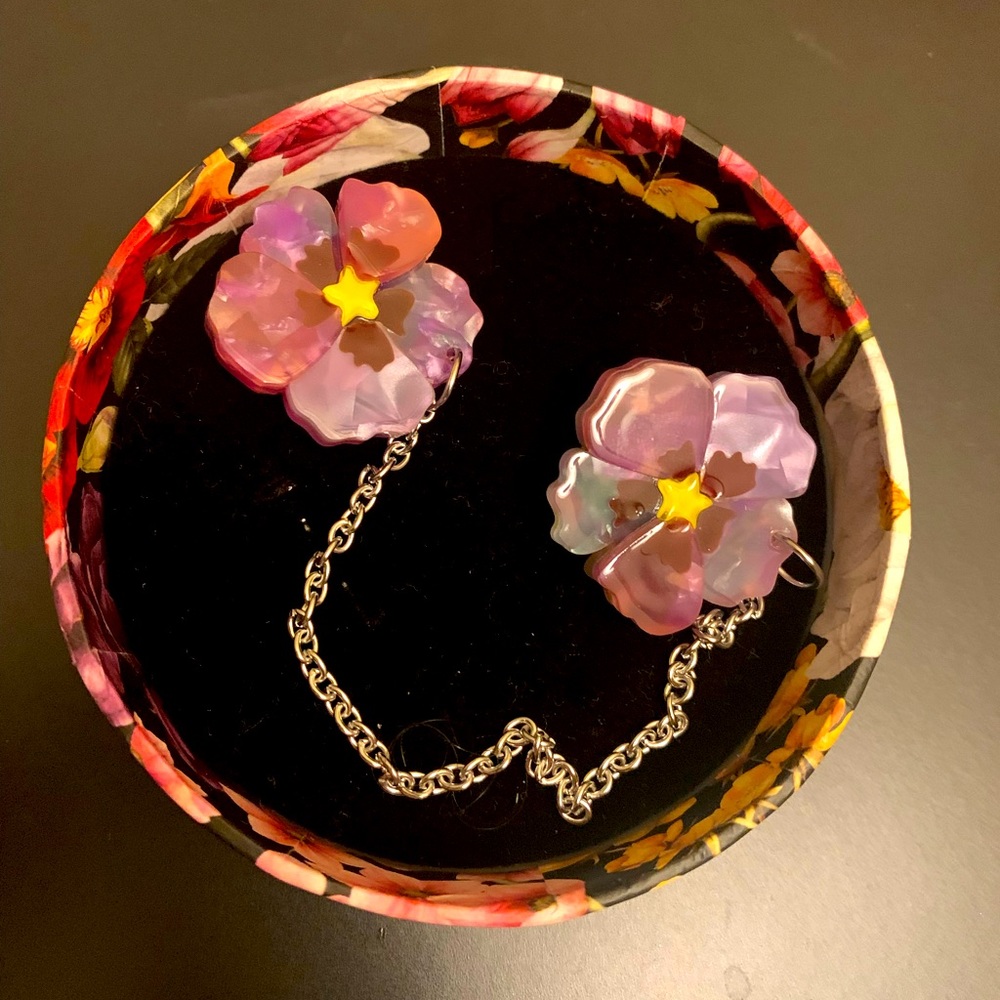 Erstwilder flower cardigan clips